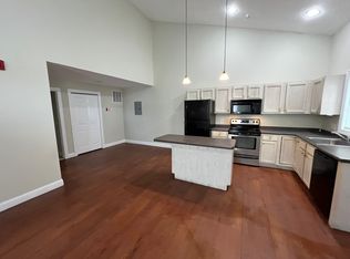 189 Dartmouth St APT 1, Pawtucket, RI 02860