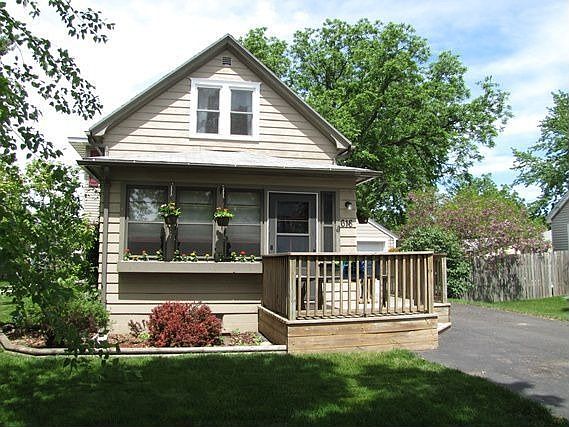 1st image of 618 Blue Earth St