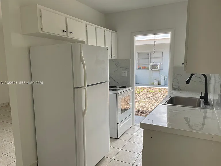 6021 Polk St #4 — Photo 6