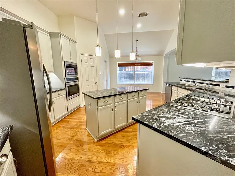 902 Cashew Ln — Photo 3