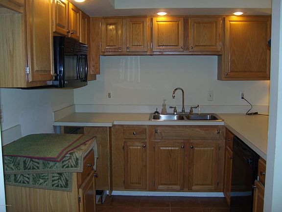3rd image of 8535 Sturbridge Cir W