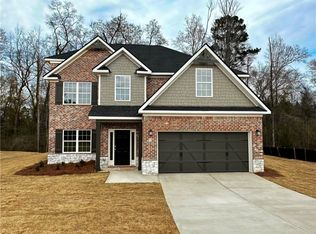 247 Meadowlark Dr, Smiths Station, AL 36877