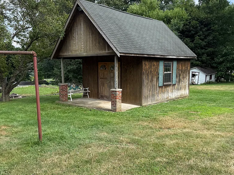 306 Court Dr — Photo 9