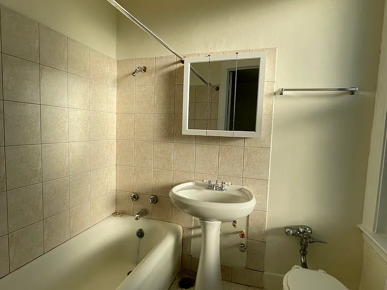 5154 N Clark St #422 — Photo 10