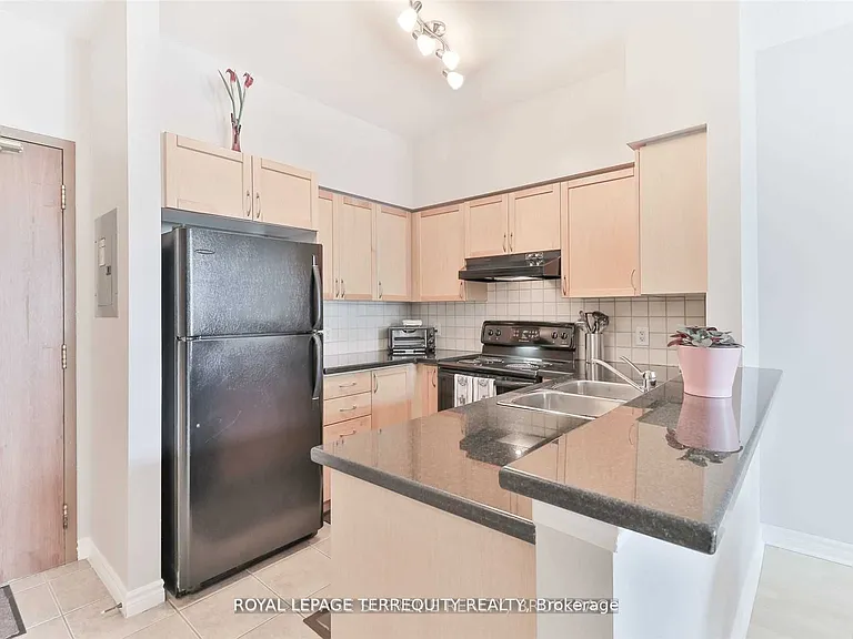 3830 Bathurst St #107 — Photo 2