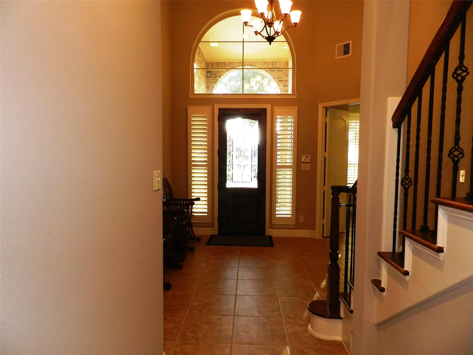 5 bed, 4.5 bath, 3303 sqft, $3,700 — Photo 4
