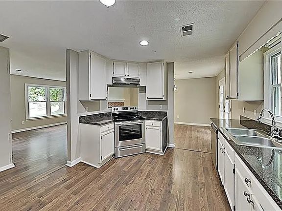 5th image of 1239 Parkwood Chase NW