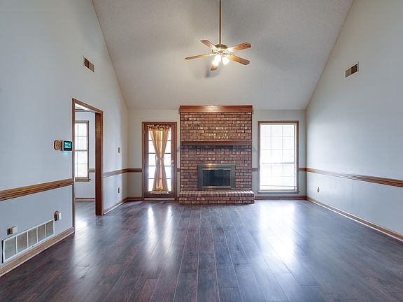 3rd image of 3758 Oak Forest Dr
