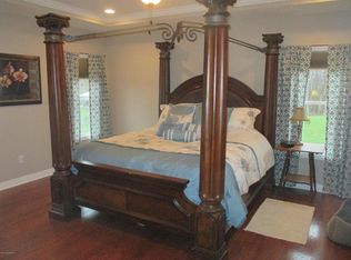 166 Knightwood Ln, Vine Grove, KY 40175