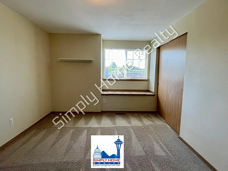1446 Laredo Dr SE — Photo 21