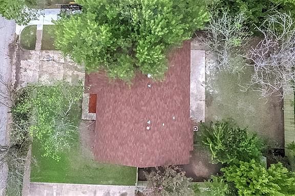 4th image of 14816 Oakwood Ln