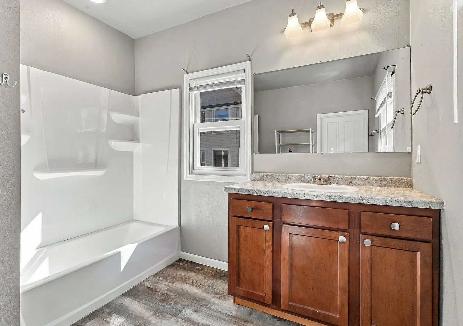 4 Bedroom House in Oshkosh — Photo 4