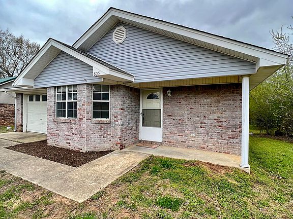 2nd image of 805 W McIlroy St
