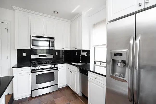 Rented by Waldstar Real Estate LLC | media 8