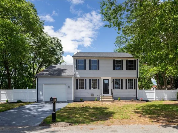 33 Tremont St, Warwick, RI 02889