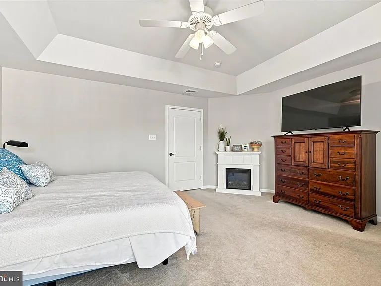 1221 Derry Ln — Photo 23