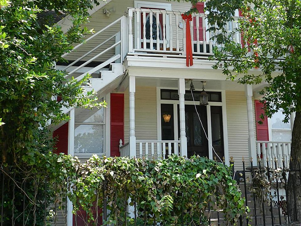 Victorian upstairs for lease