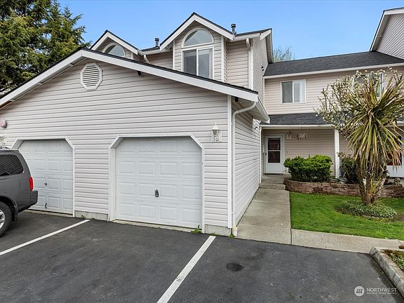 2nd image of 121 21st Street SE #D