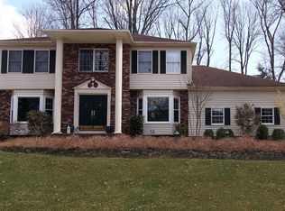 8 Kristin Ct, Towaco, NJ 07082