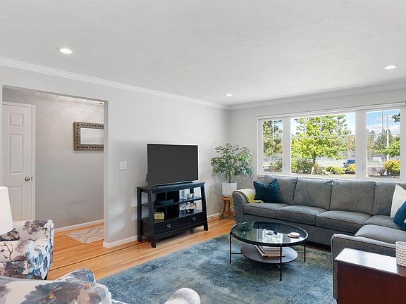 3rd image of 2022 E Thurston Ave