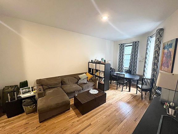 4th image of 162 W 80th St APT 2A