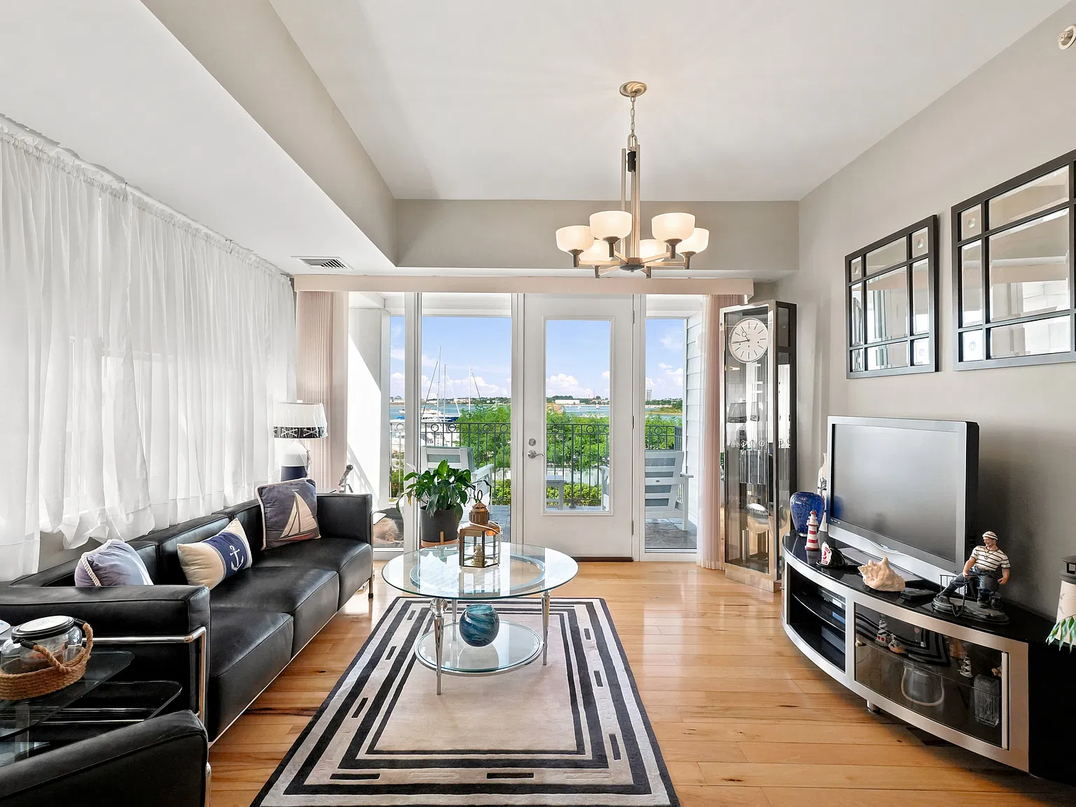 2 bed, 1192 sqft, $3,300 — Photo 2