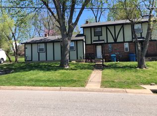 916 Circle Dr, Saint Charles, MO 63301