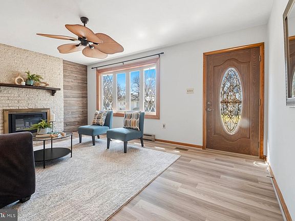 4th image of 2164 Springdale Rd