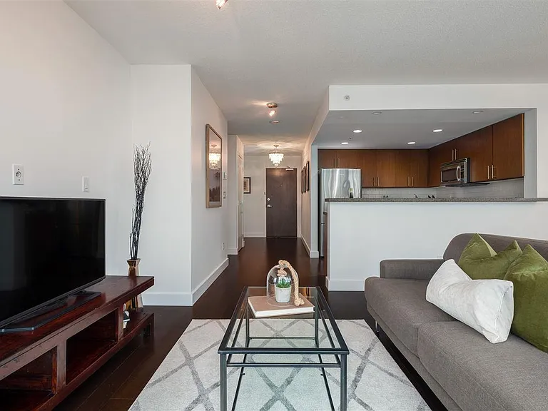 125 Milross Ave — Photo 2