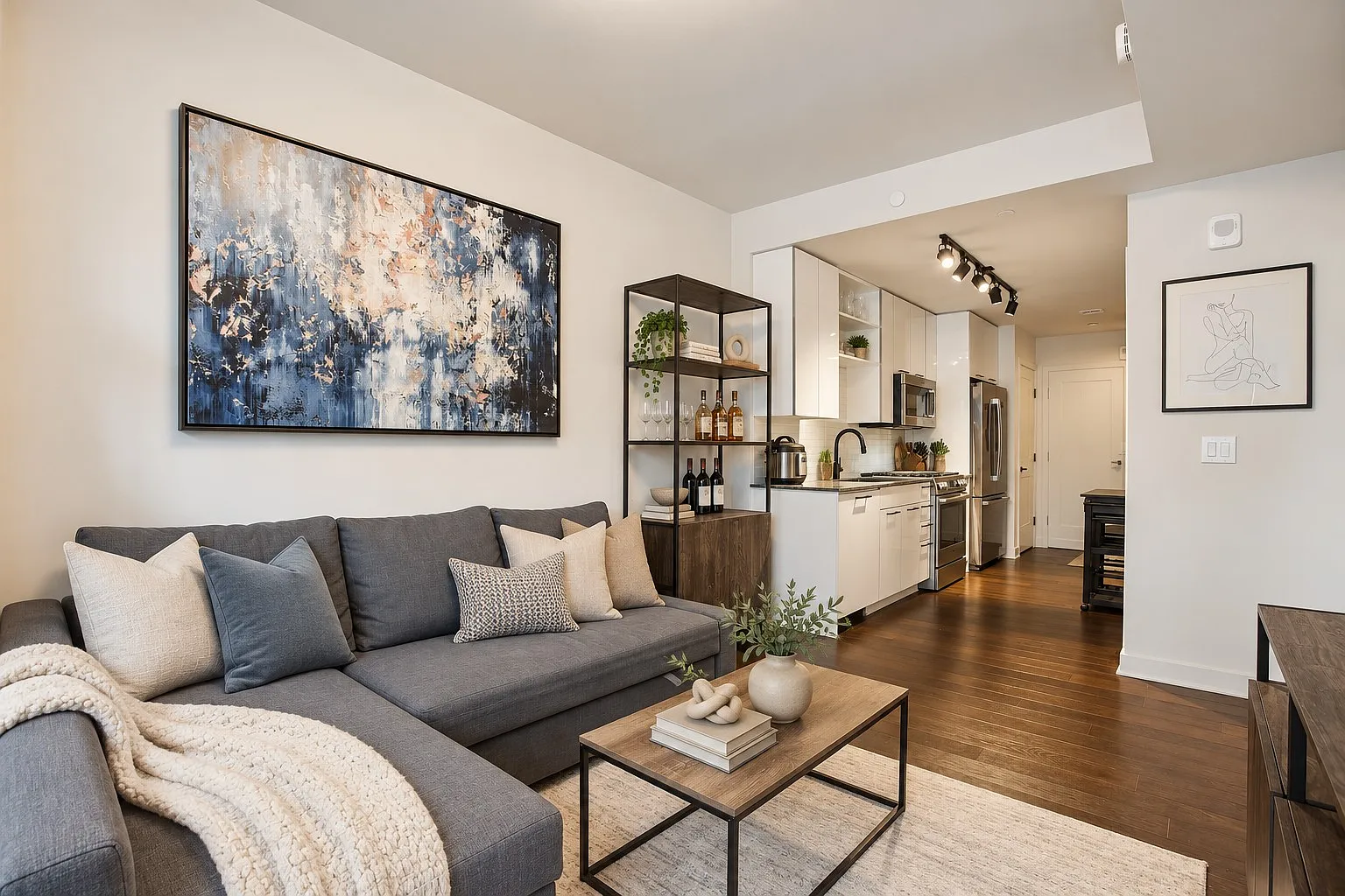 1 bed, 695 sqft, $2,200 — Photo 1