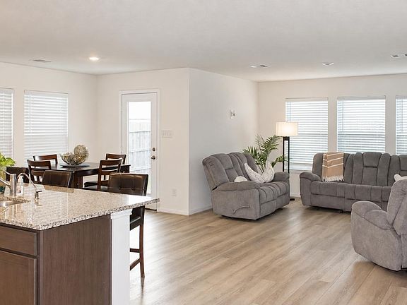 3rd image of 3523 Aspen Cir