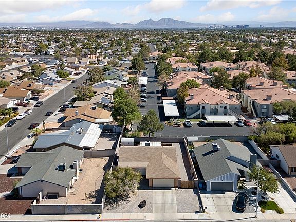 2nd image of 1729 Neptune Dr