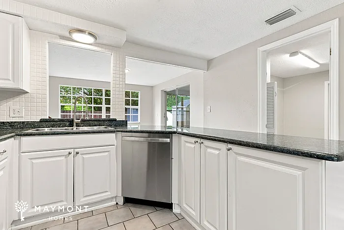 7827 Butler Ave — Photo 9