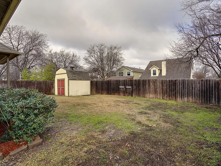 617 E Worth St — Photo 20