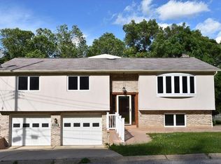 80 Cypress Dr, Carnegie, PA 15106