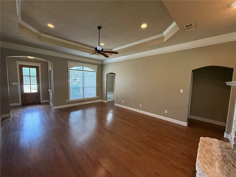 413 Cold Spring Dr — Photo 2
