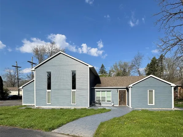 3700 Green Lake Rd, West Bloomfield, MI 48324