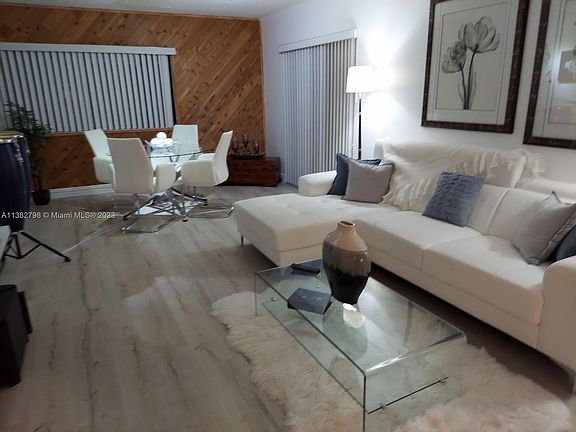 4th image of 220 Lakeview Dr APT 212