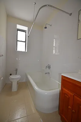 Rented by CITY SKYLINE REALTY INC | media 13