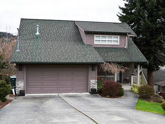 2nd image of 2115 Julia Ave