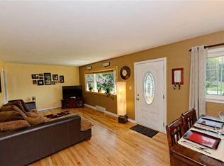 82 Locust Park, Colonie, NY 12205