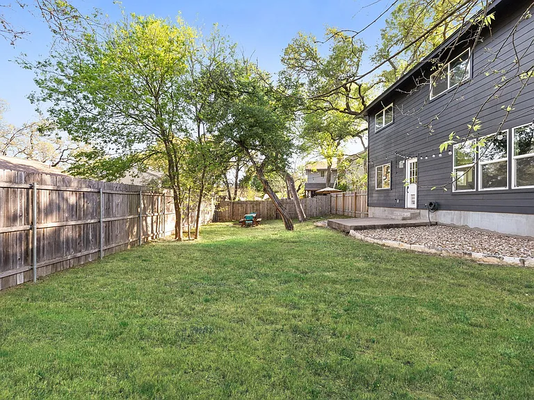 7909 Manassas Dr — Photo 37