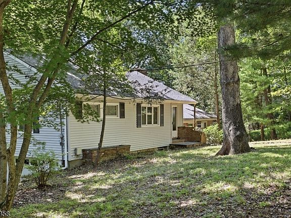 3rd image of 505 Long Hill Rd