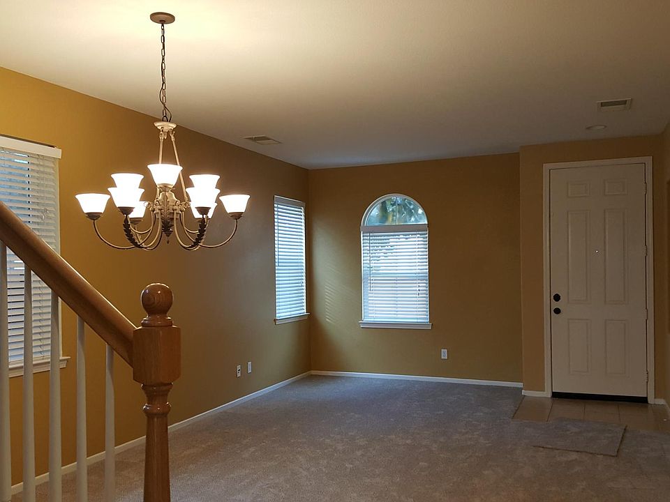 Entrance & living room