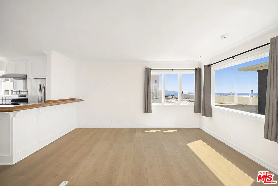 2 bed, 1.5 bath, $7,595 — Photo 2