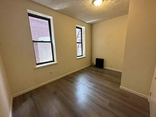 Rented by Premier Metro Realty Corp | media 21