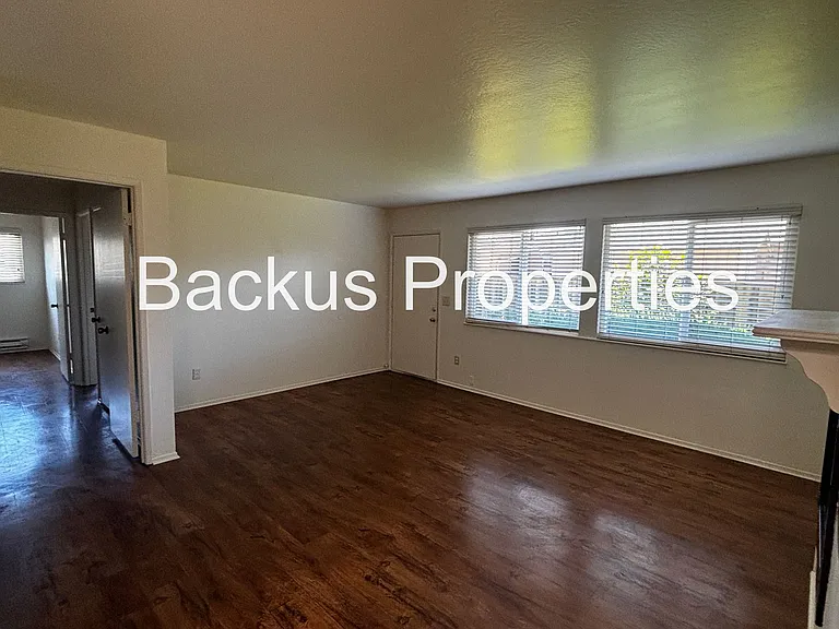 Iverson St 940 — Photo 4