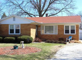 915 S Whitesboro St, Galesburg, IL 61401