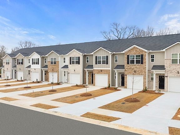 3rd image of 202 Kenmore Cir