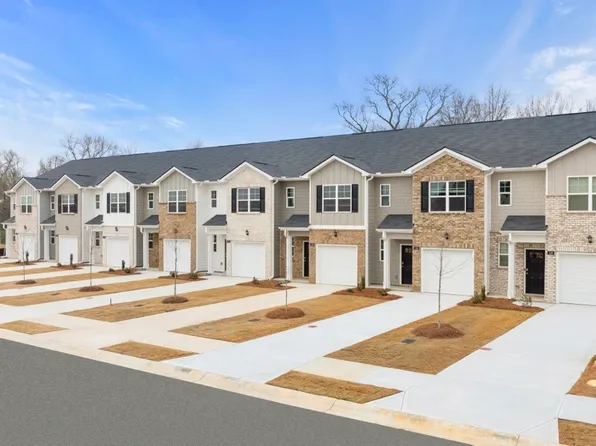 210 Kenmore Cir, Perry, GA 31069